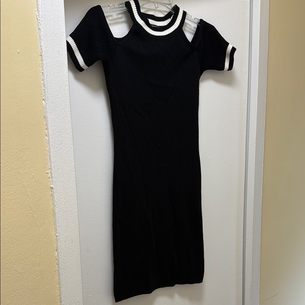 Forever 21 Black and White Sweater mini Dress